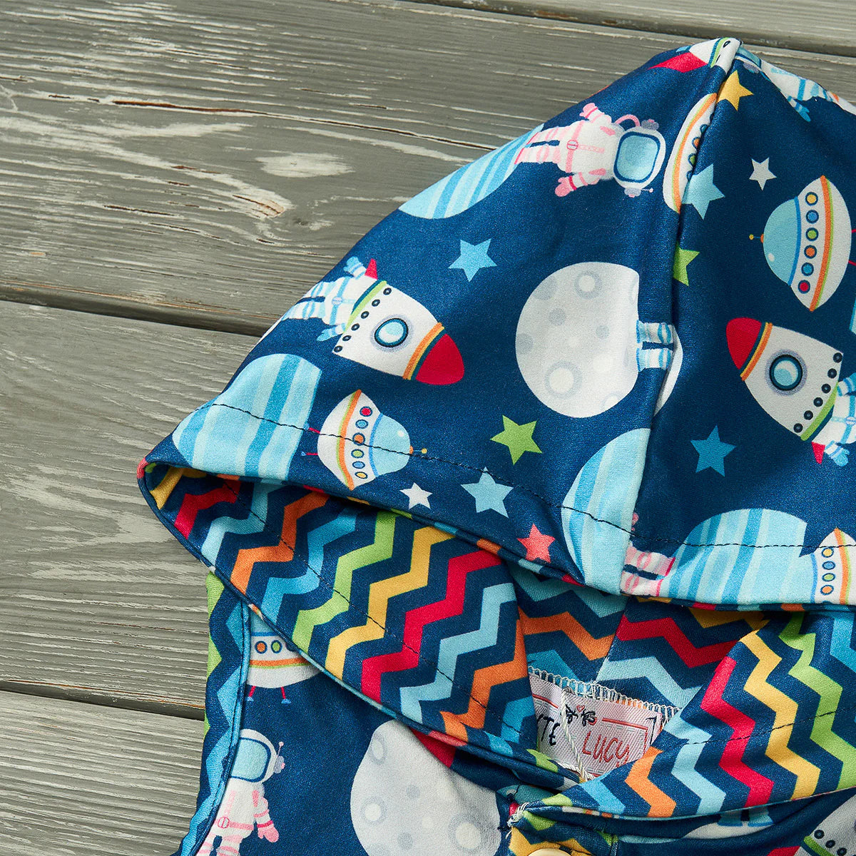 Aliens and Friends Sleeveless Hooded Shirt