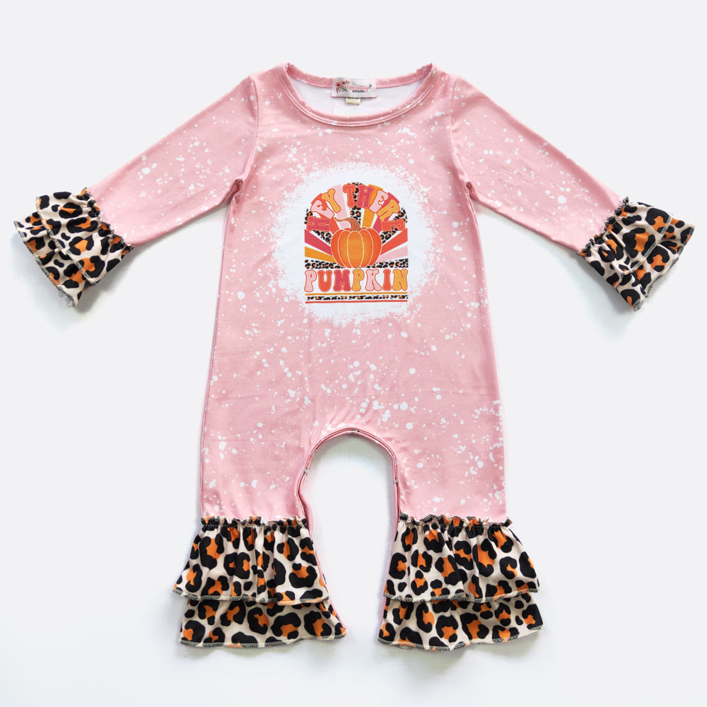 This super cute romper is the perfect outfit for your little pumpkin! Featuring an adorable graphic, along with a leopard print double ruffle at the wrist and ankle, your little one will look totally stylish! Plus, there's a snap crotch for easy access, and who can resist saying "Hey There Pumpkin"?!