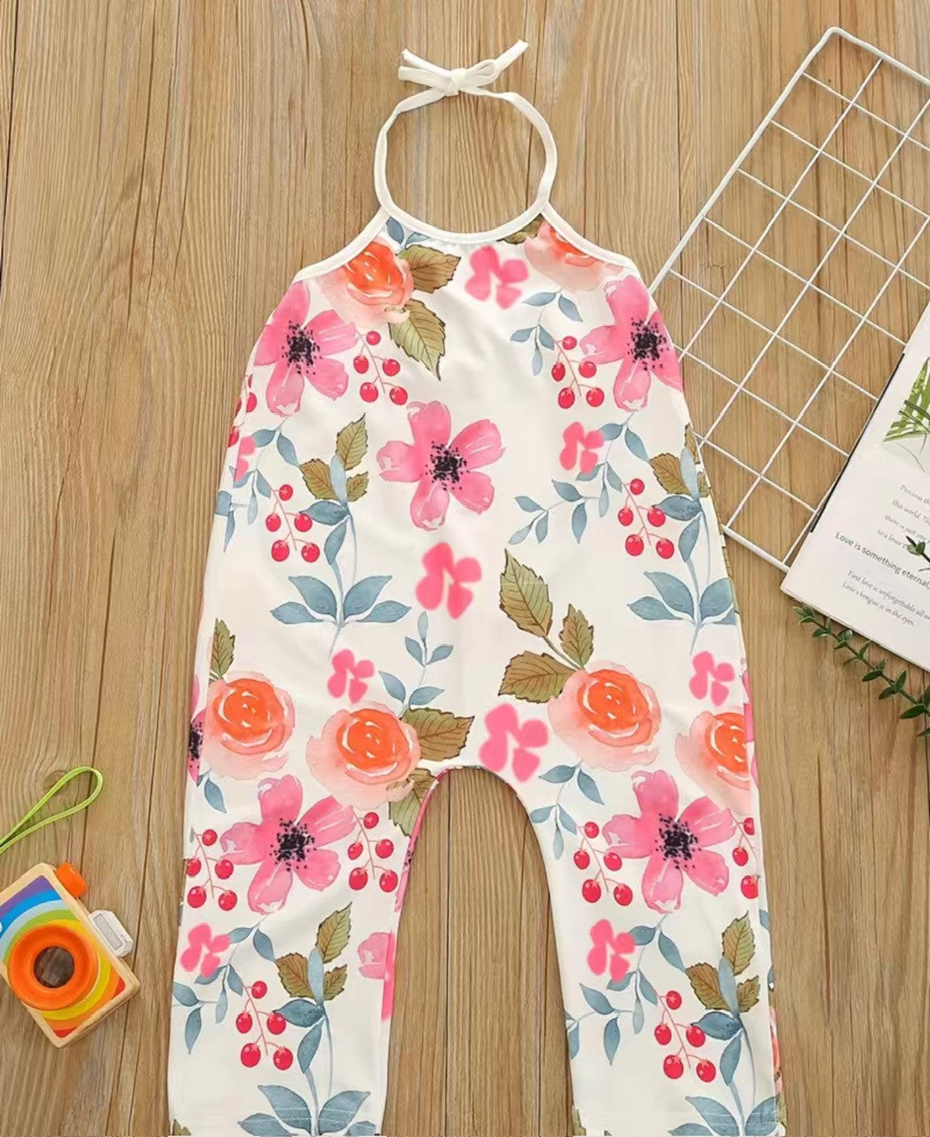 These floral rompers are the perfect mix of style and comfort! You'll love its halter style and open back, and the long pant bottoms provide super coziness for all your summer activities. Ready for a day of fun? This is absolutely adorable for the occasion!