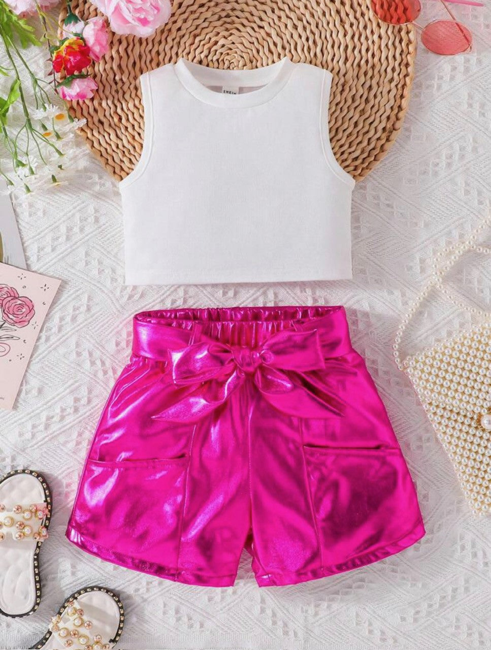 Unlock your inner Barbie in this awe-inspiring 2-piece set. Show off your style with the white tank crop top and sparkling hot pink metallic shorts, complete with two conveniently placed pockets and a matching belt. Whether you’re looking to make a statement or just add to your wardrobe, this short set is a must-have!