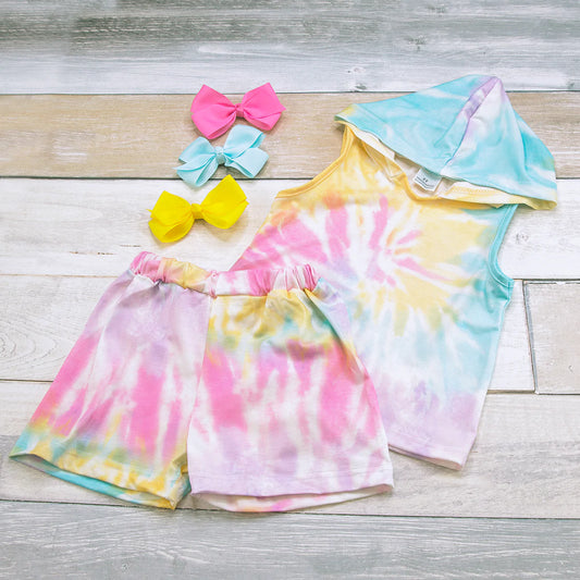 Stylish and soft this super cute and comfy 2 piece hooded short set is a must have. The beautiful tie-die colors are so pretty and the elastic waist shorts and hooded top are on trend for the season!